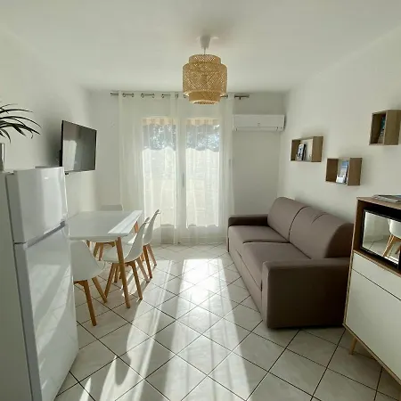 Apartament Les Locations Cinaureva « Village De La » *