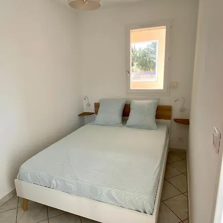 Les Locations Cinaureva « Village De La » Apartament